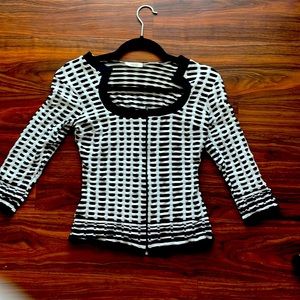 Polka dot cache zipper top.